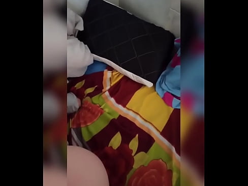 ❤️ Moje spolubydlící zůstává doma sama, protože její manžel jede na dovolenou a já využívám příležitosti, abych ji ošukal a naplnil jí prdelku mlékem. ❤ Šukání u nás ❤